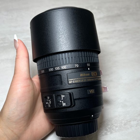 Nikon AF-S DX NIKKOR 55-300mm f/4.5-5.6G ED VR Lens - Picture 1 of 4
